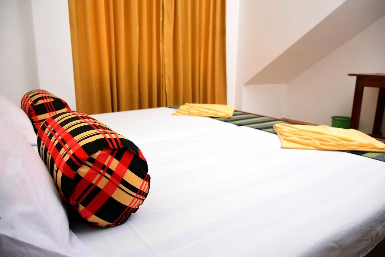 Vishmee Holiday Inn แอมบิลิปิติยา ภายนอก รูปภาพ
