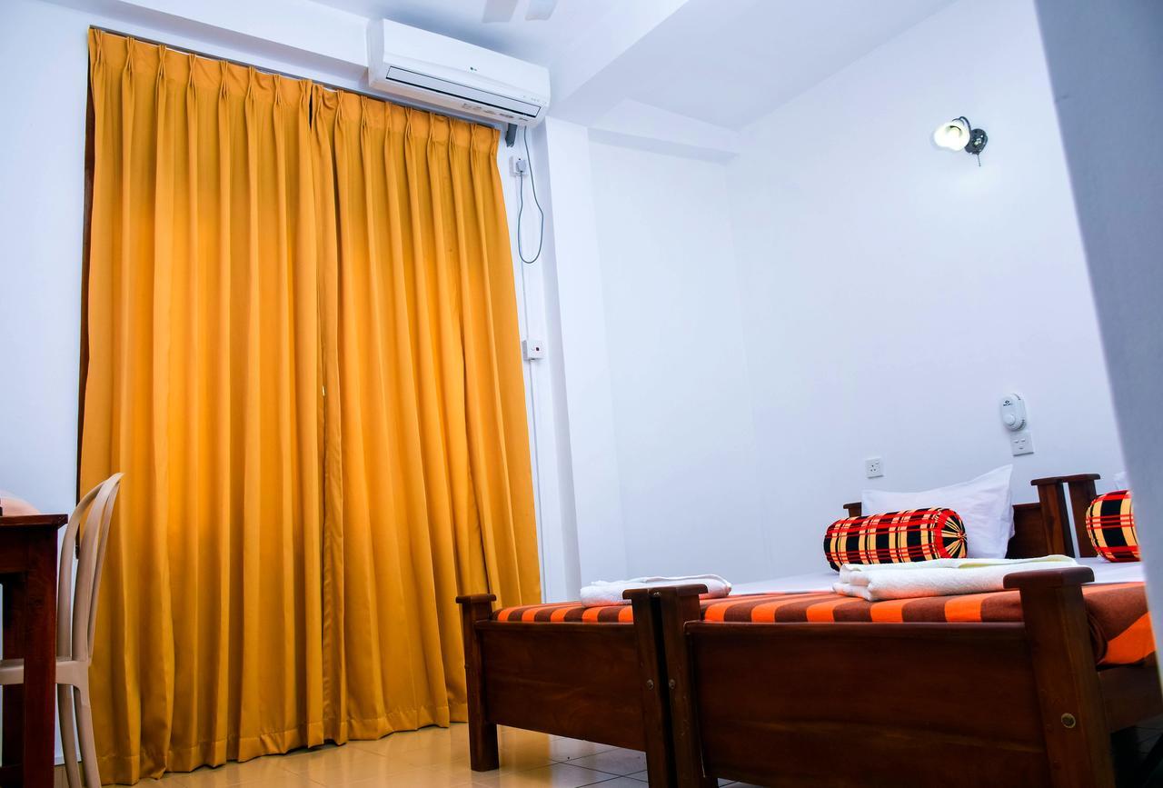 Vishmee Holiday Inn แอมบิลิปิติยา ภายนอก รูปภาพ