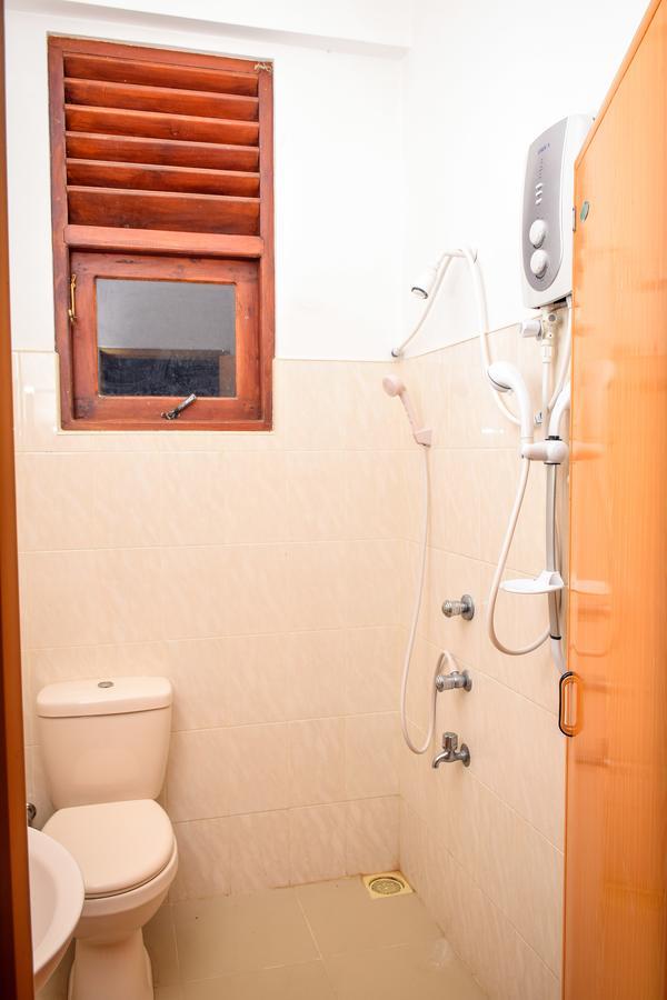 Vishmee Holiday Inn แอมบิลิปิติยา ภายนอก รูปภาพ