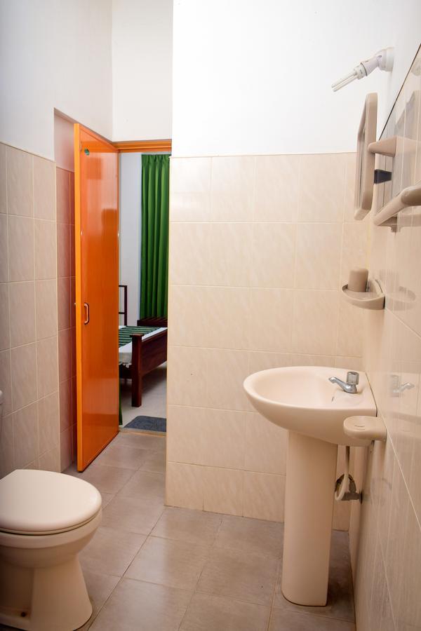 Vishmee Holiday Inn แอมบิลิปิติยา ภายนอก รูปภาพ