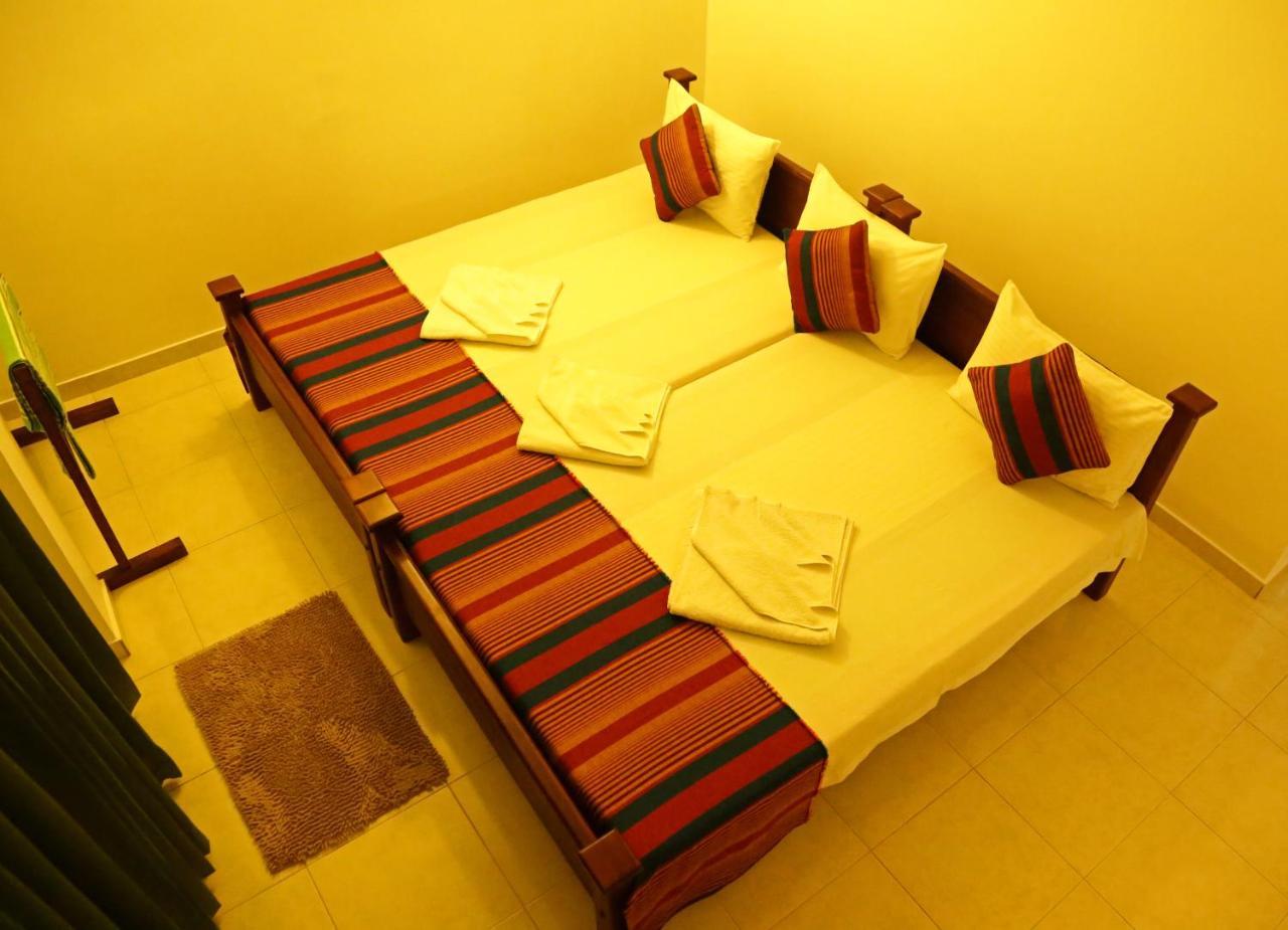 Vishmee Holiday Inn แอมบิลิปิติยา ภายนอก รูปภาพ
