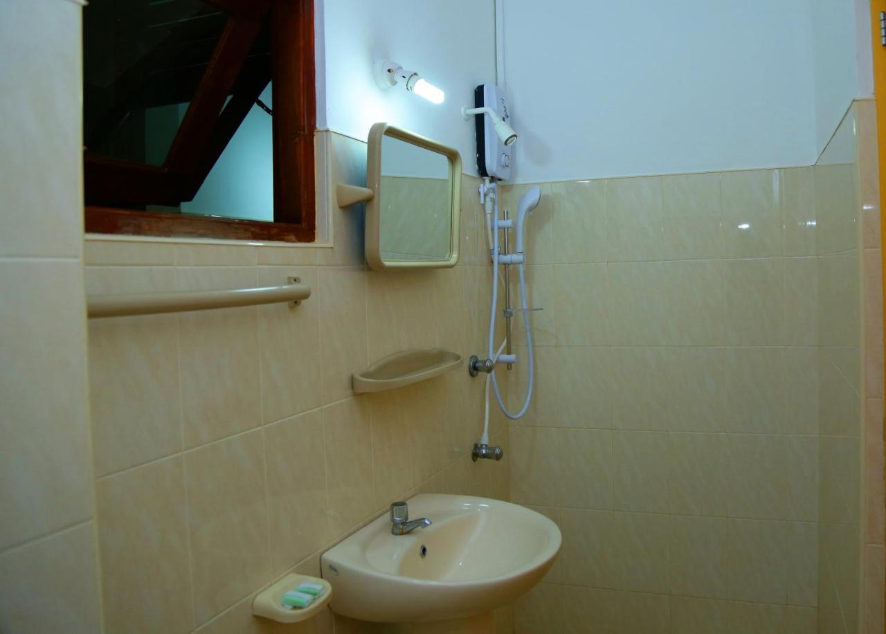 Vishmee Holiday Inn แอมบิลิปิติยา ภายนอก รูปภาพ